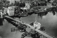 De Hoopbrug over de Zaan (1882-1941). De Meufafabrieken (1899-1932) in Zaandam