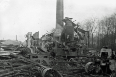 Stoomzagereij Prins van Oranje van de Gebroeders De Vries ten noorden van het Volkspark in Zaandam. Afgebrand 12-12-1912