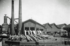 Zagerij De Veldlast van Dekkers houthandel ten zuiden van het Volkspark in Zaandam. Afgebroken kort na 1956