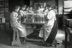 Meisjes van Verkade in 1900