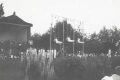 1941-Heren-Simson-turnen-voor-de-muziektent